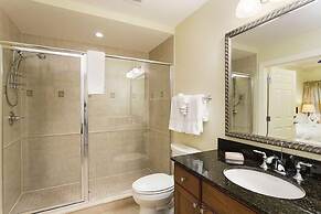 Condo Centre Court Living 3 Bedroom Reunion