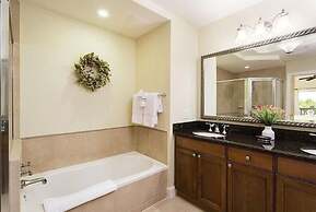 Condo Centre Court Living 3 Bedroom Reunion