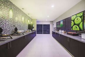 La Quinta Inn & Suites by Wyndham Clifton Park/Saratoga Area