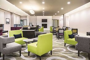 La Quinta Inn & Suites by Wyndham Clifton Park/Saratoga Area