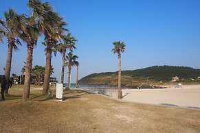 Morning Beach Pension