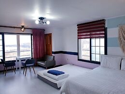 Morning Beach Pension