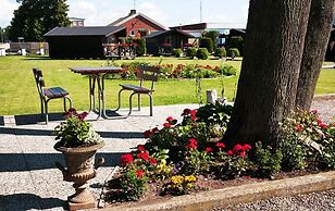 Milano Garden - City Bungalow Hotell, i gränssnittet till Kullabygdens