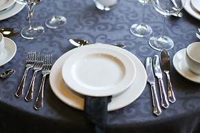 Shangri-La Manor - Adults Only