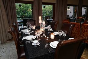 Shangri-La Manor - Adults Only