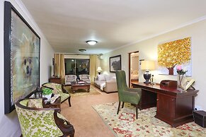 Shangri-La Manor - Adults Only