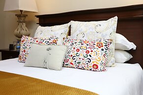 Shangri-La Manor - Adults Only