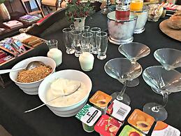 Shangri-La Manor - Adults Only