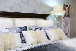 Shangri-La Manor - Adults Only