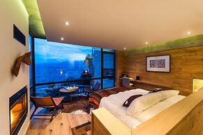 Hotel AWA Puerto Varas