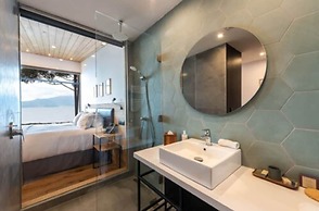 Hotel AWA Puerto Varas