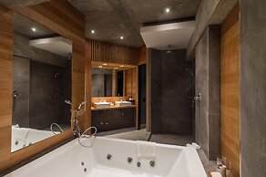 Hotel AWA Puerto Varas