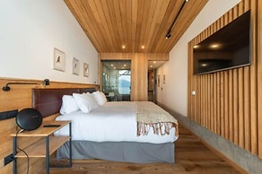 Hotel AWA Puerto Varas