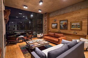 Hotel AWA Puerto Varas