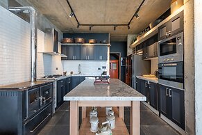 Hotel AWA Puerto Varas