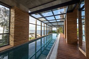 Hotel AWA Puerto Varas