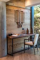 Hotel AWA Puerto Varas