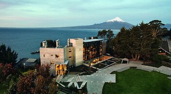 Hotel AWA Puerto Varas