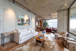 Hotel AWA Puerto Varas