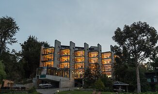 Hotel AWA Puerto Varas