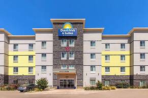 Days Inn & Suites by Wyndham Lubbock Medical Center