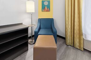 Days Inn & Suites by Wyndham Lubbock Medical Center