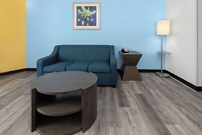 Days Inn & Suites by Wyndham Lubbock Medical Center