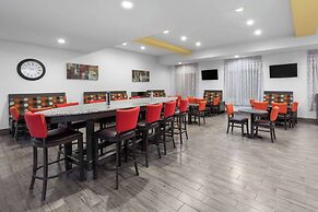 Days Inn & Suites by Wyndham Lubbock Medical Center