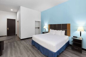 Days Inn & Suites by Wyndham Lubbock Medical Center