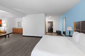 Days Inn & Suites by Wyndham Lubbock Medical Center