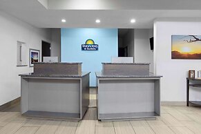 Days Inn & Suites by Wyndham Lubbock Medical Center