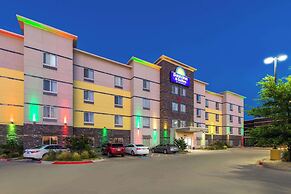 Days Inn & Suites by Wyndham Lubbock Medical Center