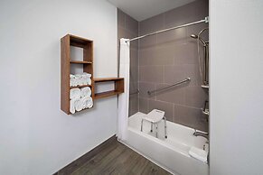 Days Inn & Suites by Wyndham Lubbock Medical Center