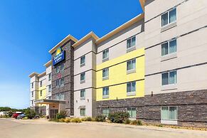 Days Inn & Suites by Wyndham Lubbock Medical Center