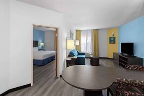 Days Inn & Suites by Wyndham Lubbock Medical Center