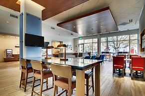 Holiday Inn Express & Suites Charleston NE Mt Pleasant US17 by IHG