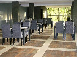 The Mountain Courtyard Thekady