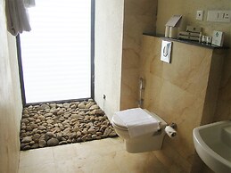 The Mountain Courtyard Thekady