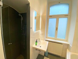 7th Heaven Vienna Center Apartments