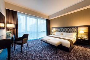 Golden Tulip Doha (Luxury City Hotel)