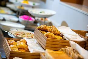 Golden Tulip Doha (Luxury City Hotel)