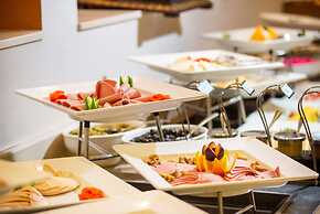 Golden Tulip Doha (Luxury City Hotel)