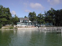 Churchill Pointe Inn