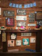 Churchill Pointe Inn