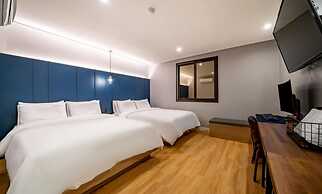 The Stone Bridge Hotel