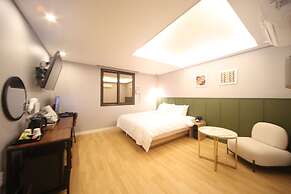 The Stone Bridge Hotel