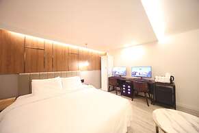 The Stone Bridge Hotel