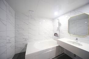 The Stone Bridge Hotel