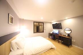 The Stone Bridge Hotel