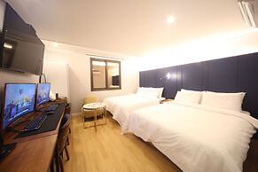 The Stone Bridge Hotel